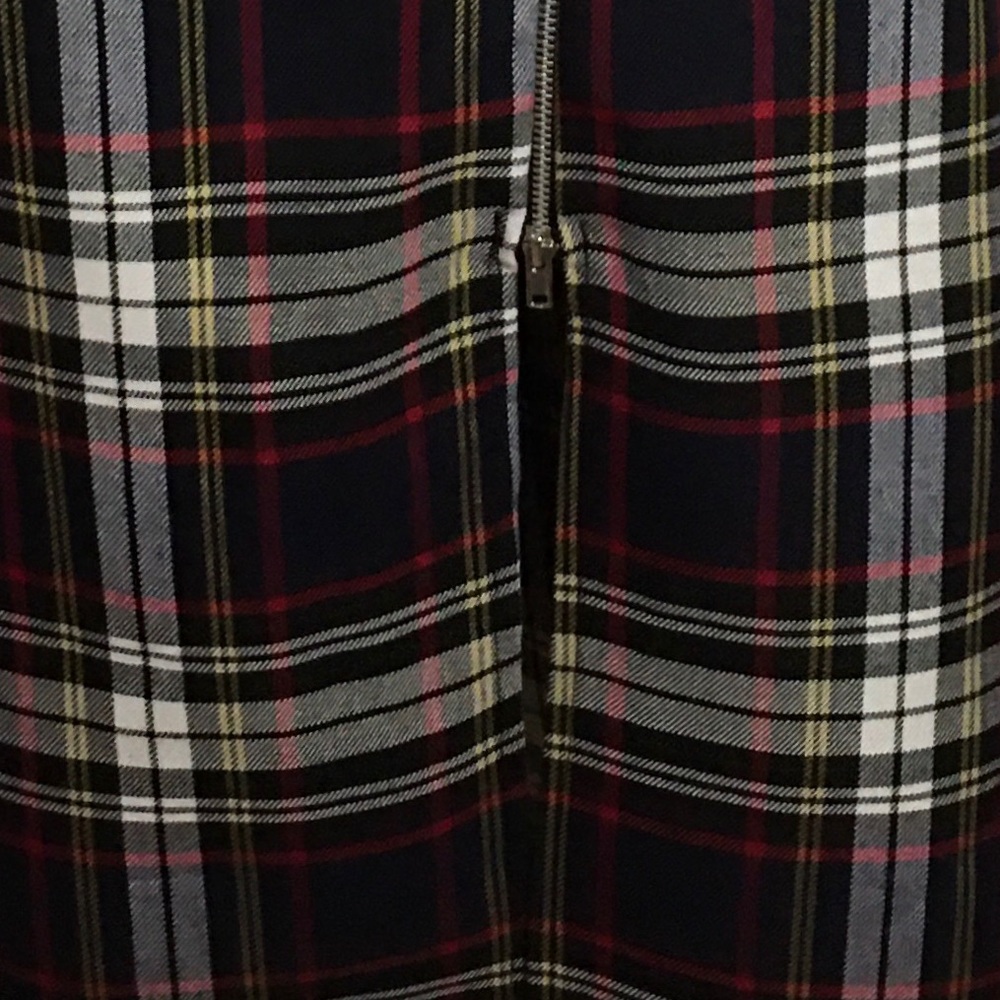 *Nobody’s Child* Size 8. Full front zipper detail in tartan. Calf length skirt. - Picture 5 of 9